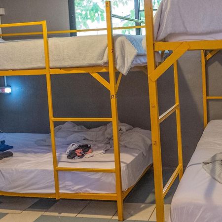 Happy House Backpackers Ostello Pai Esterno foto