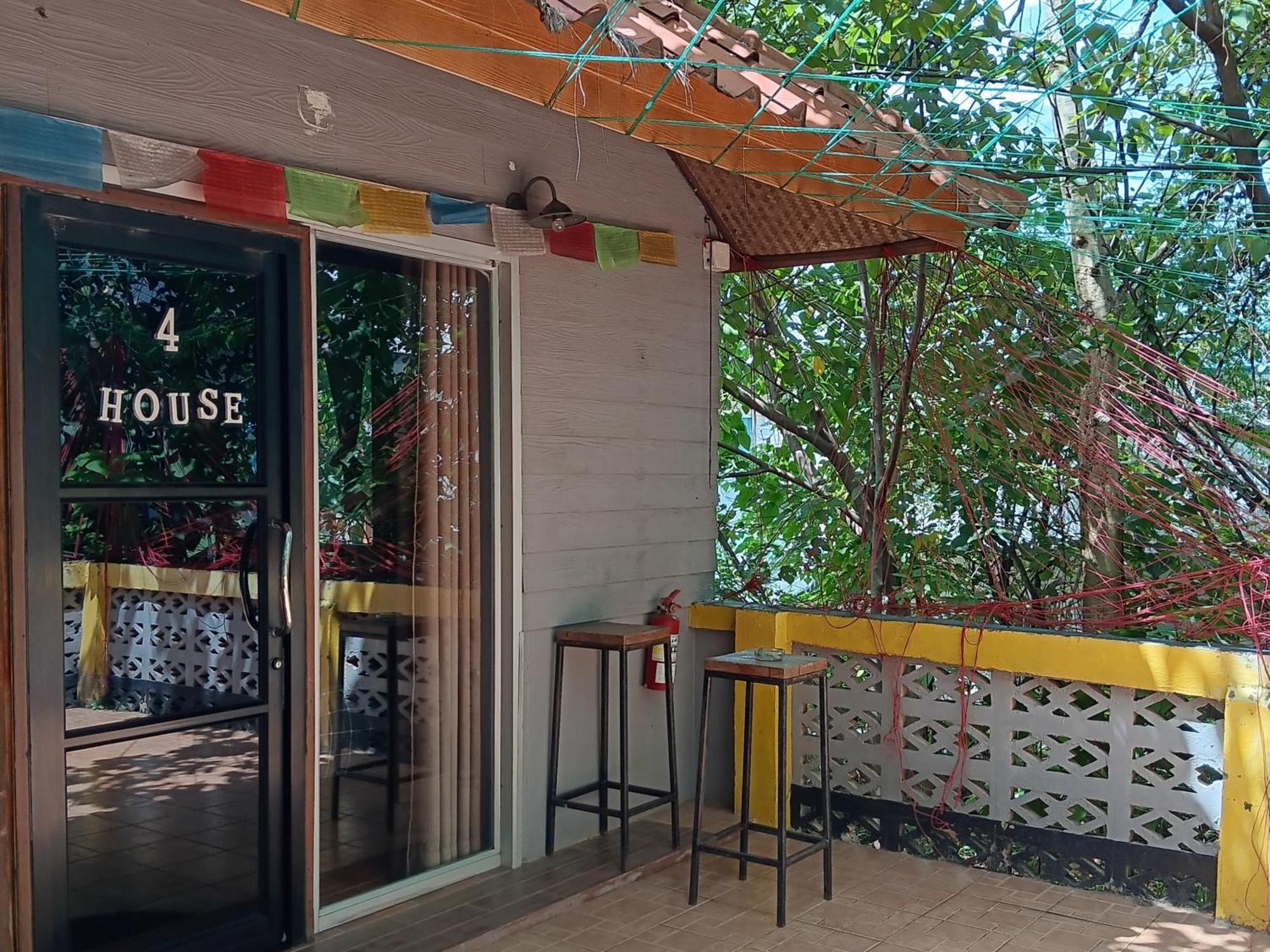 Happy House Backpackers Ostello Pai Esterno foto