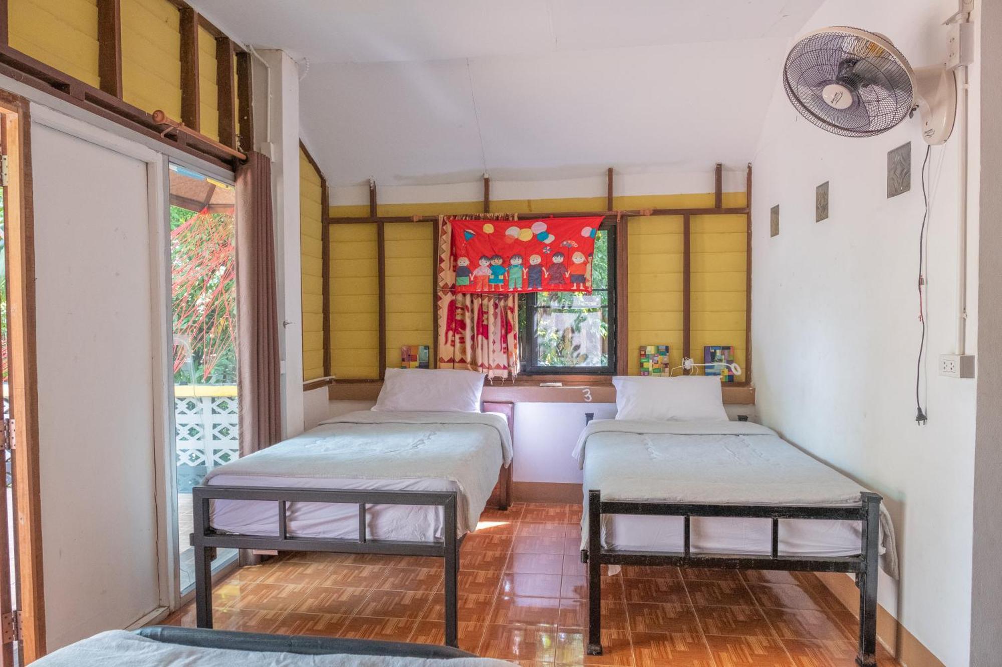 Happy House Backpackers Ostello Pai Esterno foto
